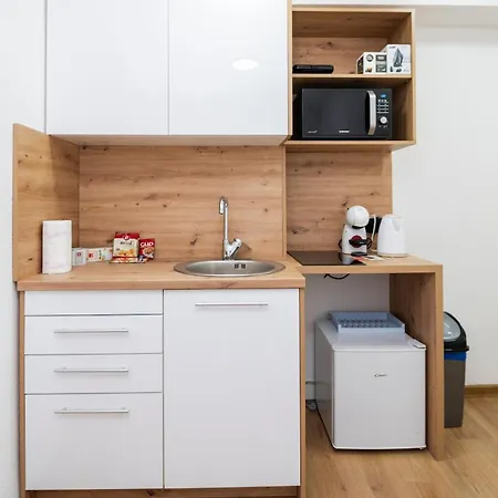 Lelas 2 - Free Parking