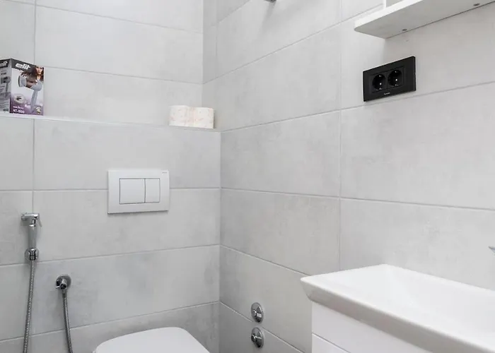 Lelas 2 - Free Parking *